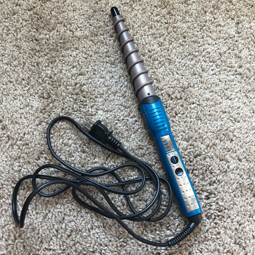 Infiniti by Conair curling wand